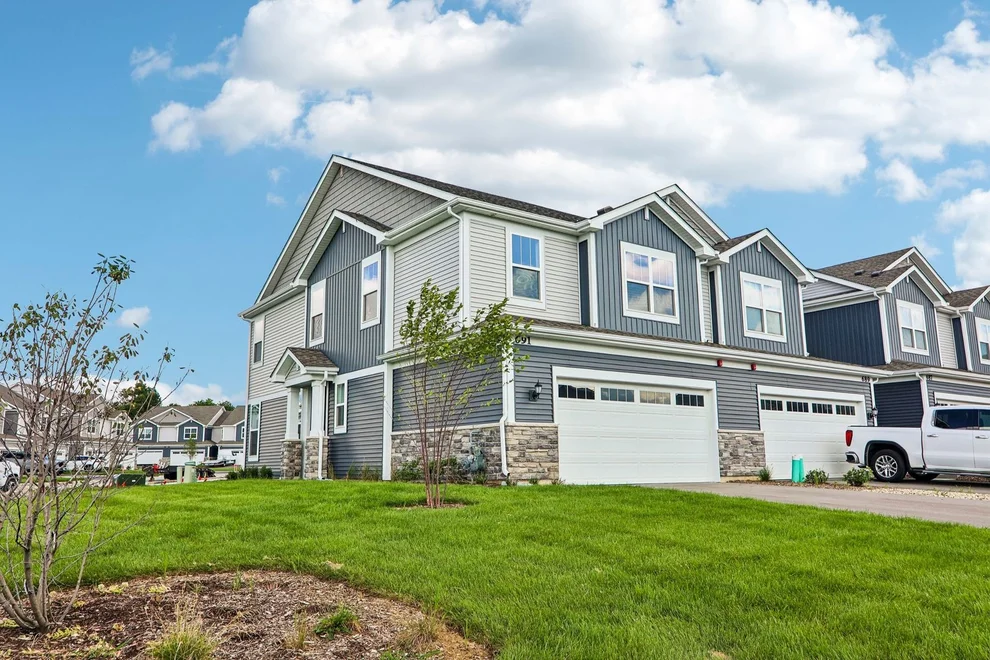 Unit for sale at 691 Cassia Court, Crystal Lake, IL 60012