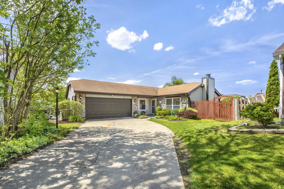 Unit for sale at 6 Ironwood Court, Streamwood, IL 60107
