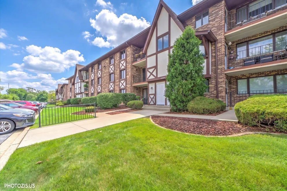 Unit for sale at 10524 Ridge Cove Drive, Chicago Ridge, IL 60415