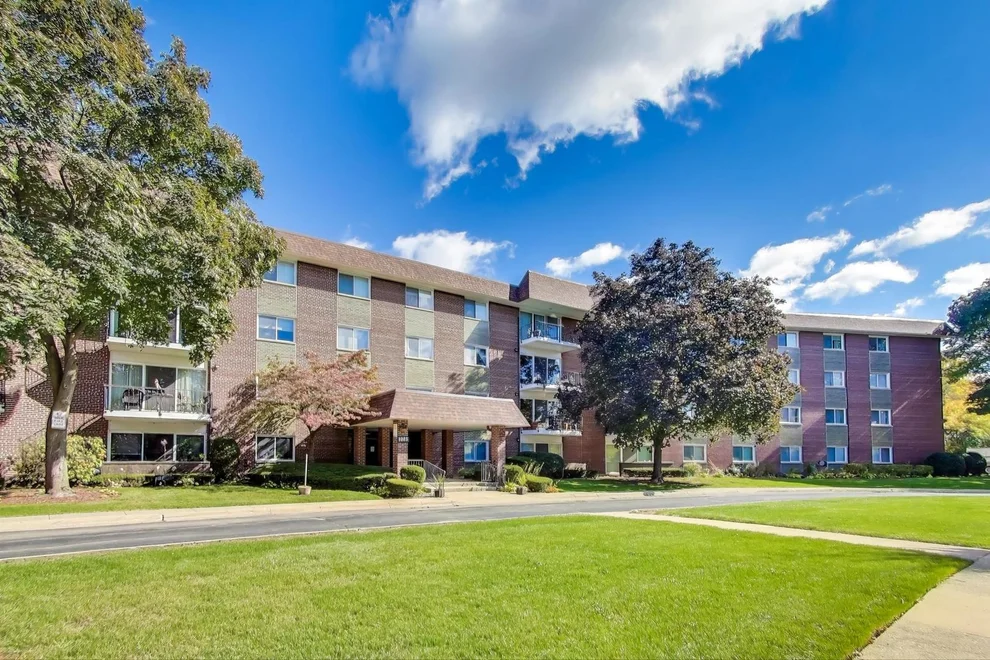 Unit for sale at 1025 S Fernandez Avenue, Arlington Heights, IL 60005