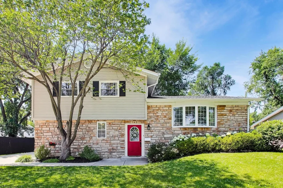 Unit for sale at 142 N Cady Drive, Palatine, IL 60074