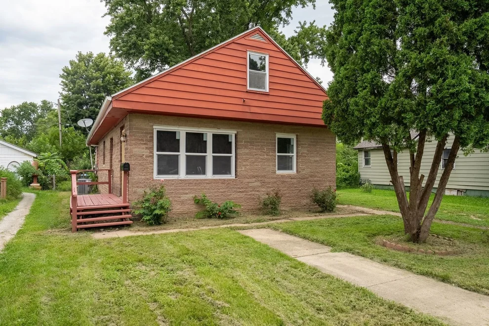 Unit for sale at 823 E Prairie Street, Pontiac, IL 61764