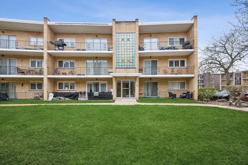 Unit for sale at 10344 S Pulaski Road, Oak Lawn, IL 60453
