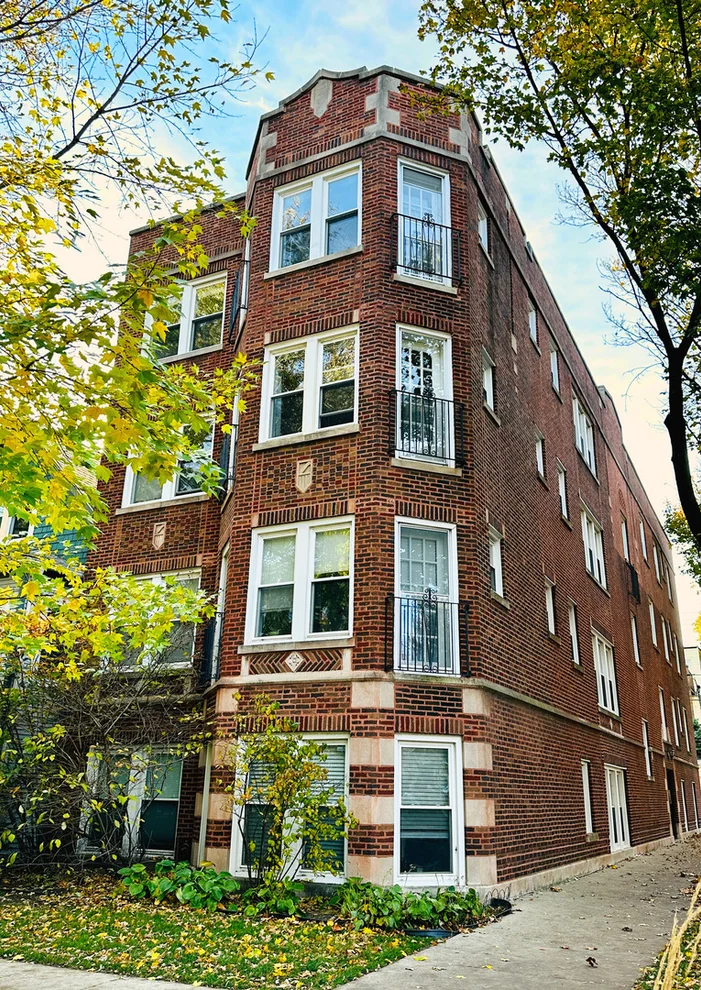 Unit for sale at 2305 W Winona Street, Chicago, IL 60625