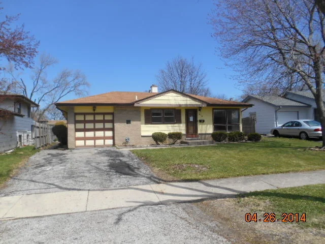 Unit for sale at 618 W Lake Manor Drive, ADDISON, IL 60101