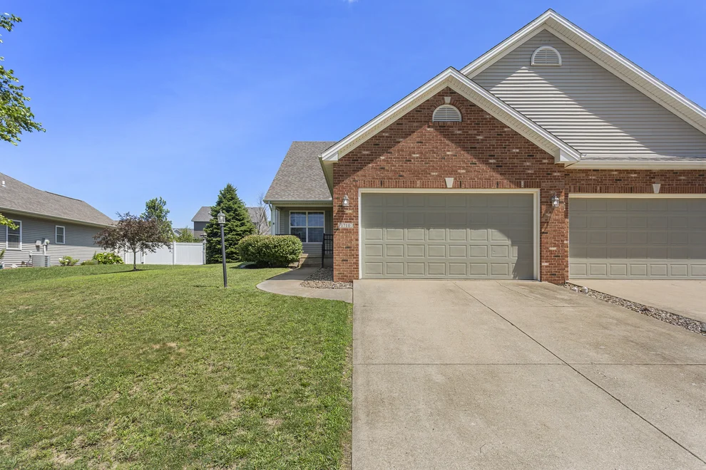 Unit for sale at 1710 Timber Wolf Lane, Mahomet, IL 61853