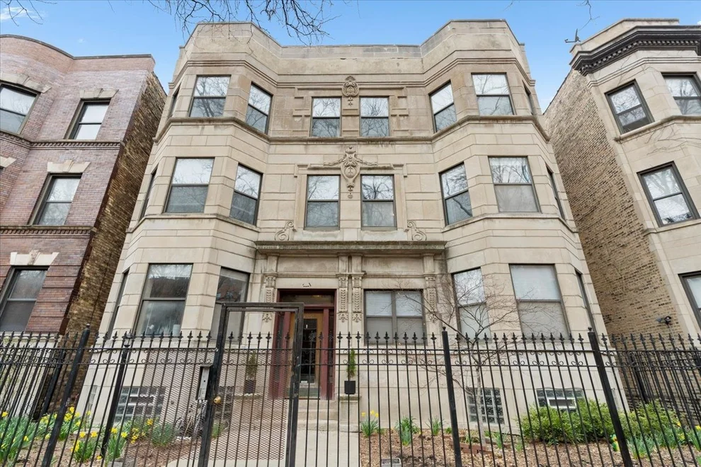 Unit for sale at 4354 N Kenmore Avenue, Chicago, IL 60613
