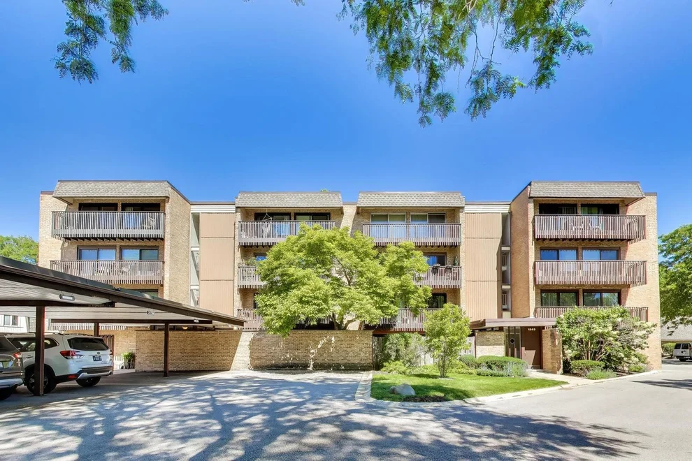 Unit for sale at 1845 Tanglewood Drive, Glenview, IL 60025