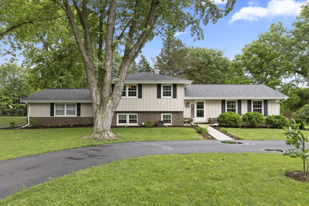 Unit for sale at 3N149 Lynn Drive, St. Charles, IL 60174