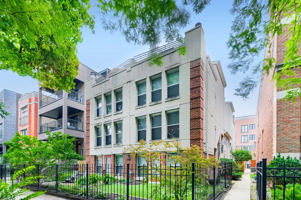 Unit for sale at 2660 N BOSWORTH Avenue, Chicago, IL 60614