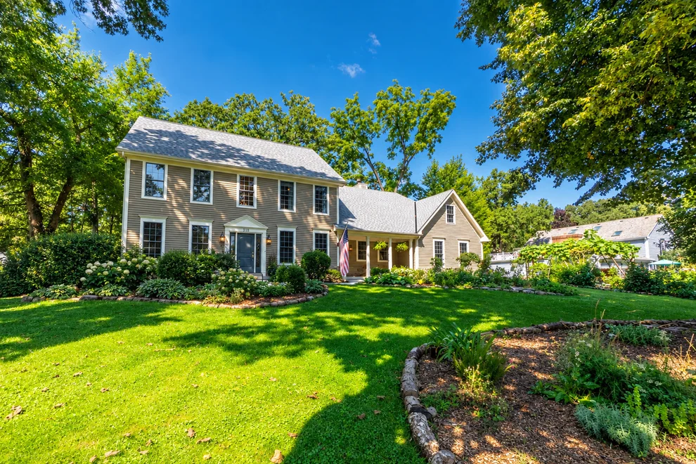 Unit for sale at 318 Timber Trail, Batavia, IL 60510