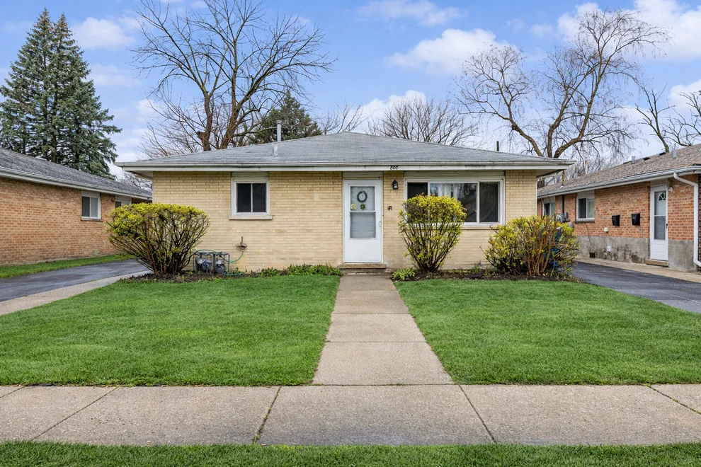 Unit for sale at 808 Mackinaw Avenue, Calumet City, IL 60409