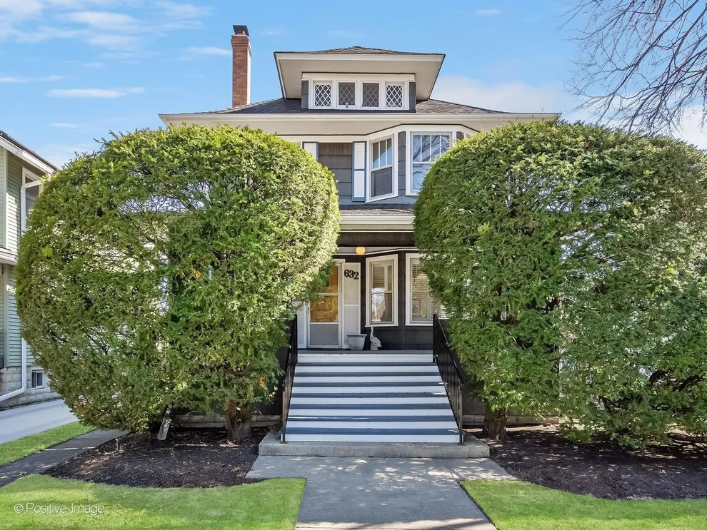 Unit for sale at 632 N Ridgeland Avenue, Oak Park, IL 60302