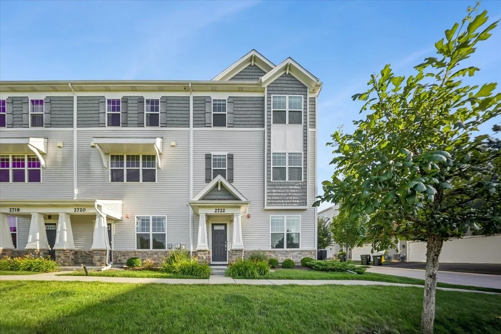 Unit for sale at 2722 Lily Lane, Rolling Meadows, IL 60008