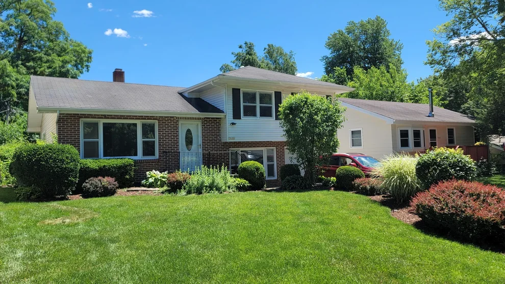 Unit for sale at 7N101 Kearns Road, South Elgin, IL 60177