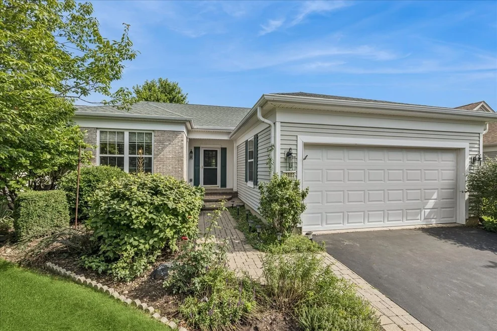 Unit for sale at 13802 Chestnut Lane, Huntley, IL 60142
