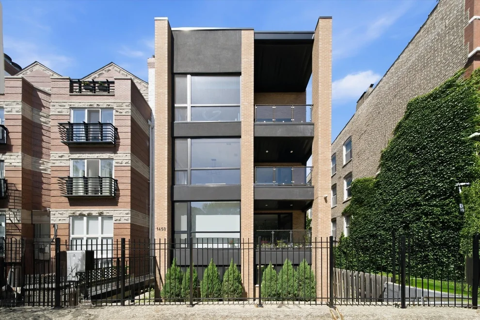 Unit for sale at 1450 N Bosworth Avenue, Chicago, IL 60622