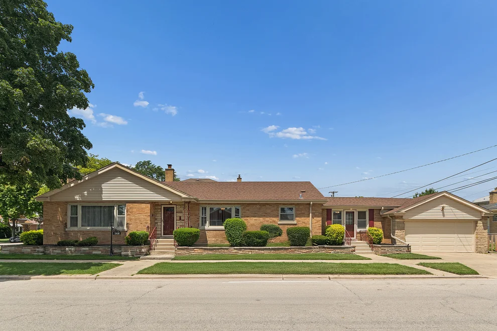 Unit for sale at 2928 W 92nd Street, Evergreen Park, IL 60805