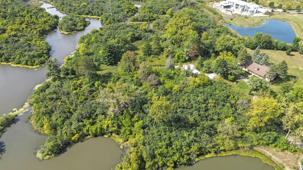 Unit for sale at 141 Breakenridge Farm Road, Oak Brook, IL 60523