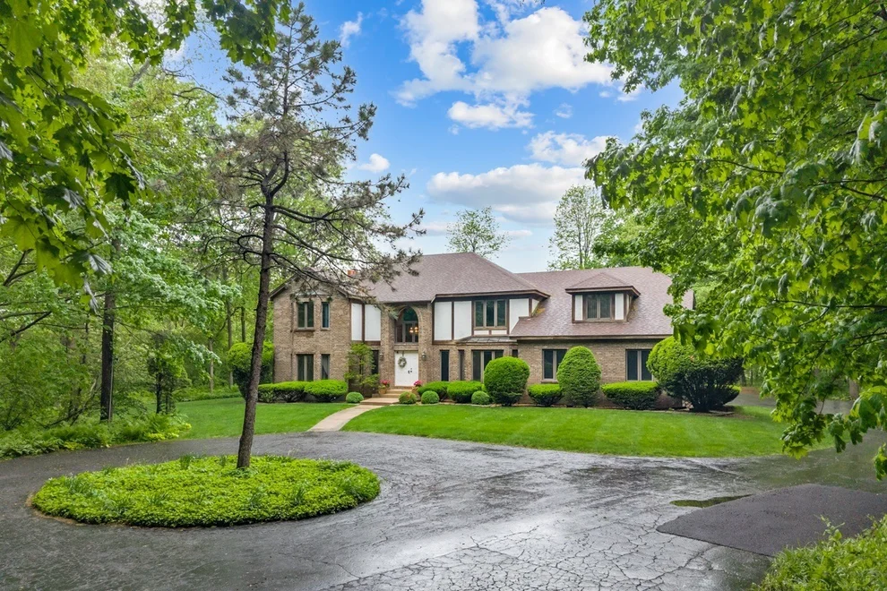 Unit for sale at 8N258 Brierwood Lane, Elgin, IL 60124