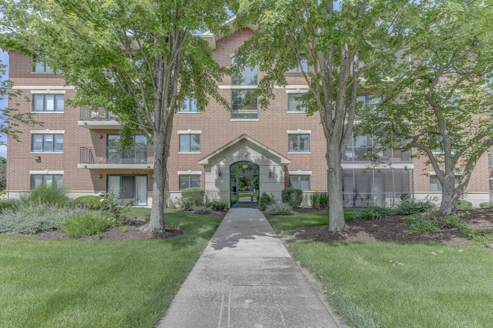 Unit for sale at 6810 W Winding Trail, Oak Forest, IL 60452