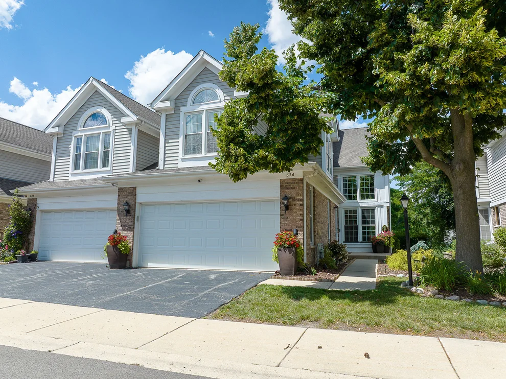 Unit for sale at 826 Fairmont Court, Des Plaines, IL 60018