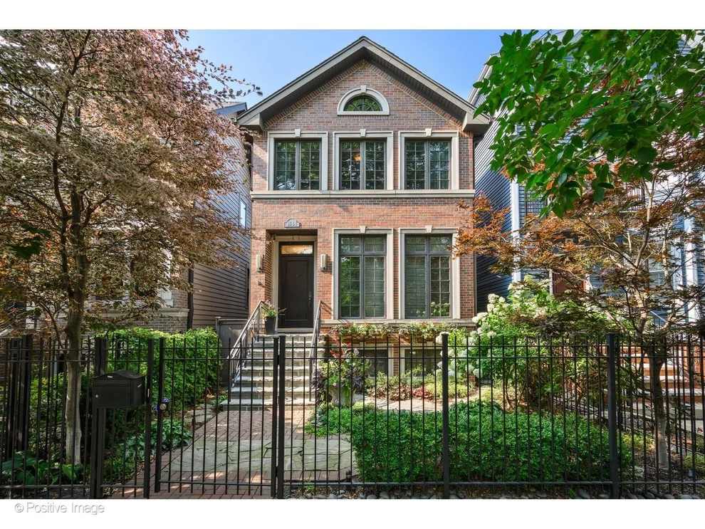 Unit for sale at 1844 W Barry Avenue, Chicago, IL 60657