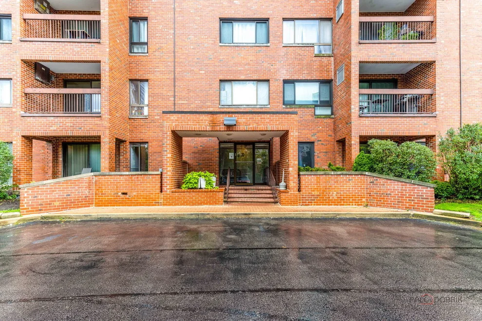 Unit for sale at 3801 APPIAN Way, Glenview, IL 60025