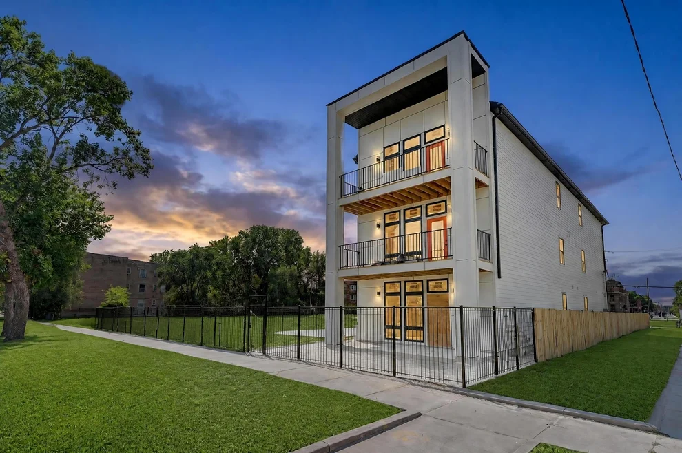 Unit for sale at 5302 S Prairie Avenue, Chicago, IL 60615