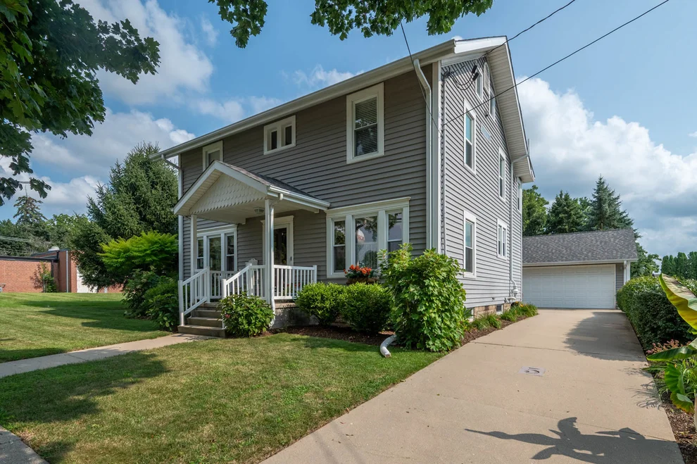 Unit for sale at 5 E Lincoln Street, Mount Morris, IL 61054