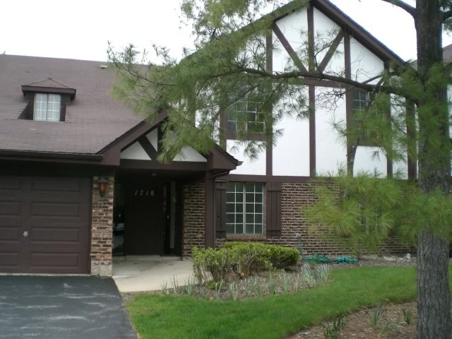 Unit for sale at 1718 Lakecliffe Drive, WHEATON, IL 60187