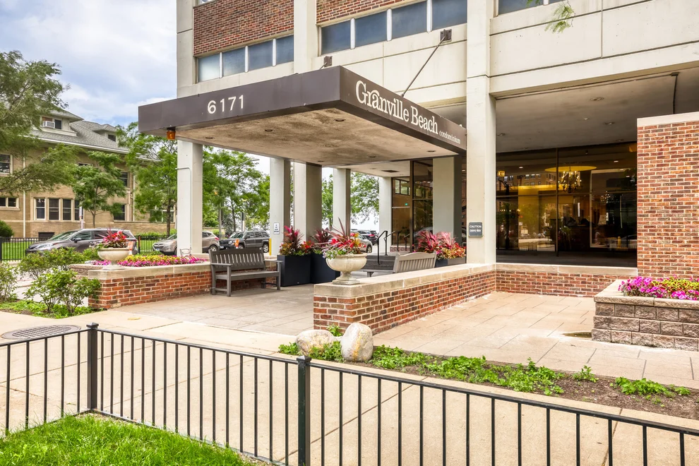 Unit for sale at 6171 N Sheridan Road, Chicago, IL 60660