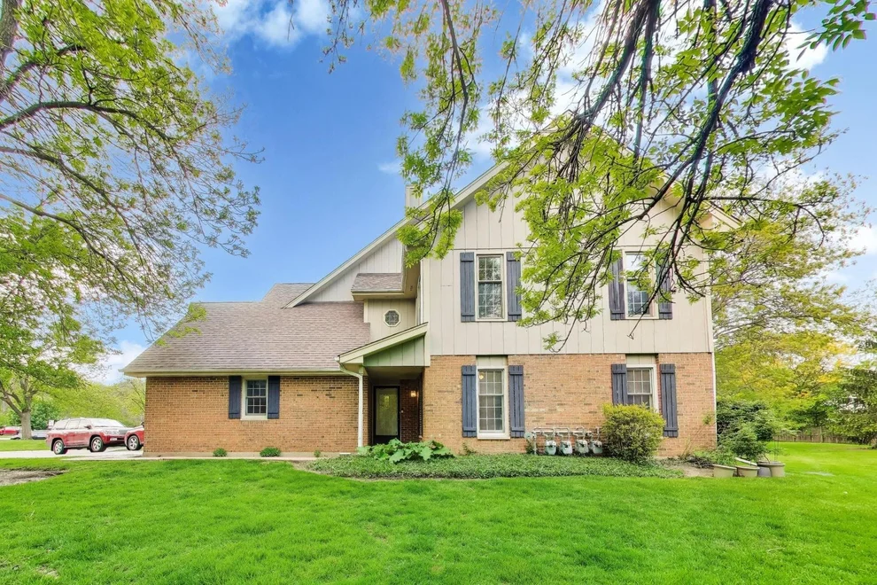 Unit for sale at 601 Country Lane, Des Plaines, IL 60016