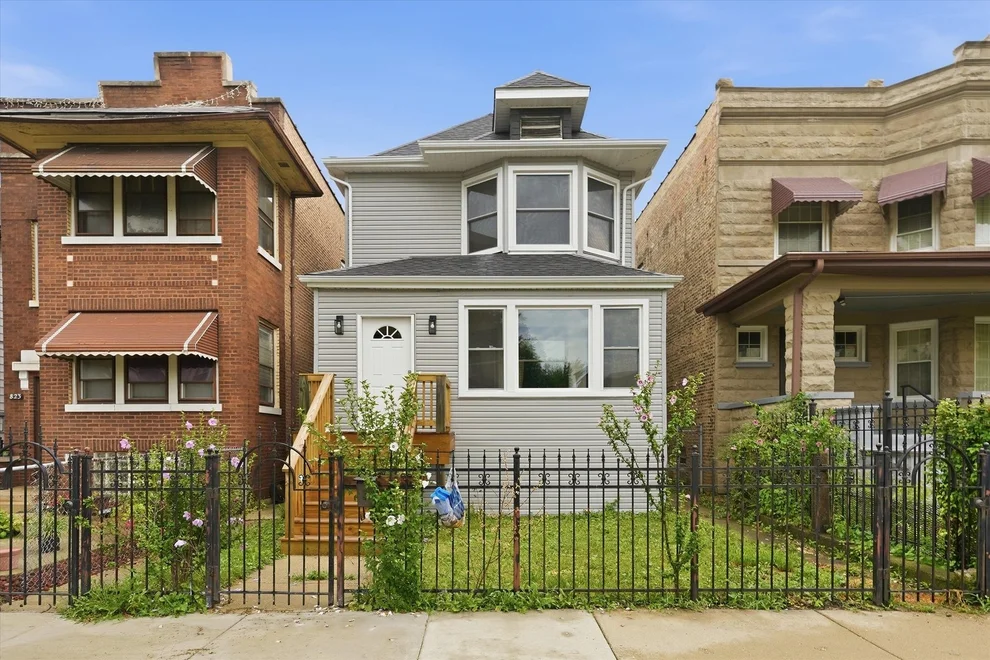 Unit for sale at 821 N Lockwood Avenue, Chicago, IL 60651