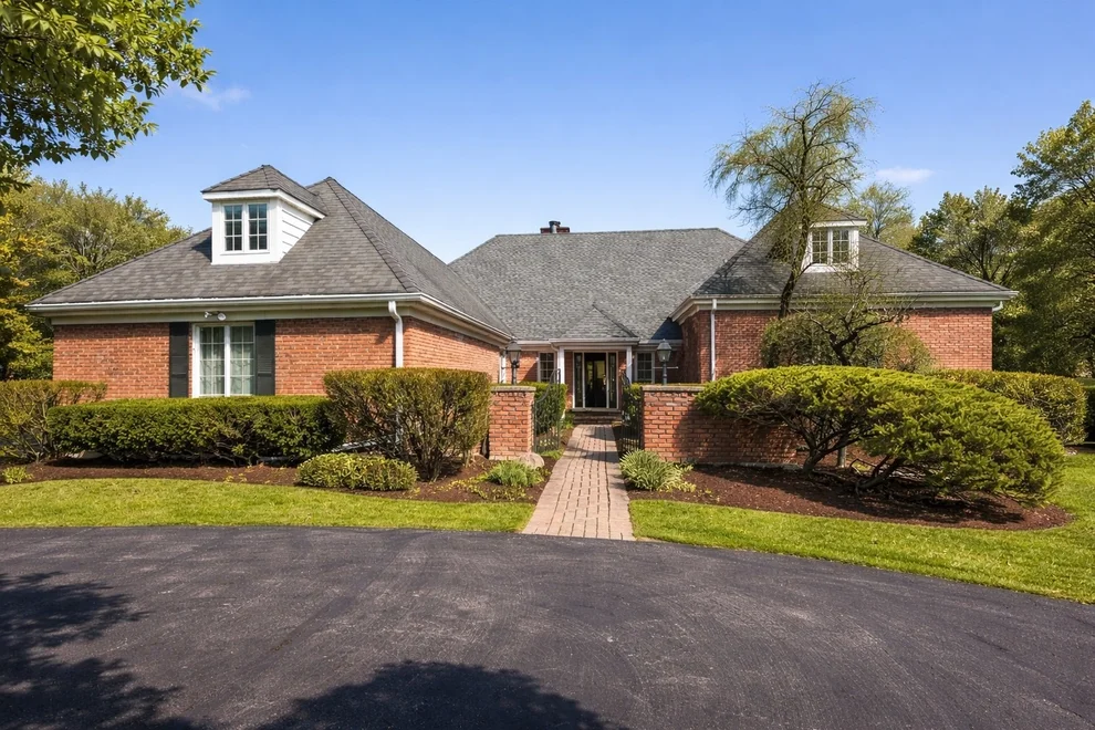Unit for sale at 1620 Pheasant Trail, Inverness, IL 60067