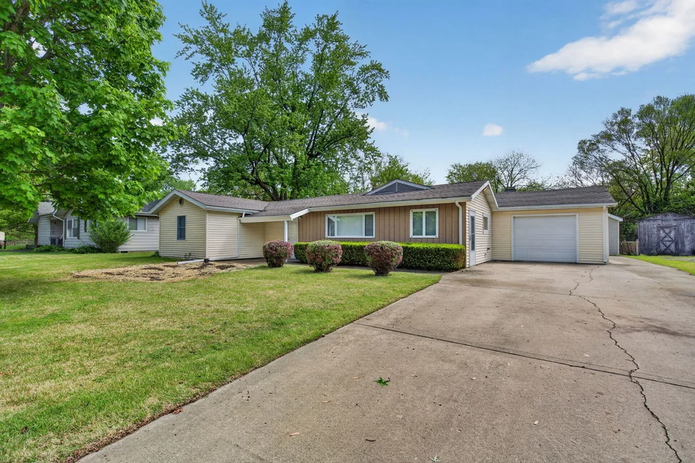 Unit for sale at 2559 Garden Court, Joliet, IL 60435