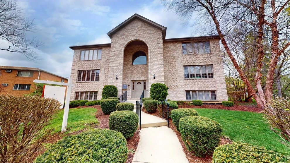 Unit for sale at 32 E Hattendorf Avenue, Roselle, IL 60172