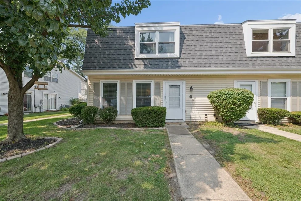 Unit for sale at 21 Fernwood Drive, Bolingbrook, IL 60440