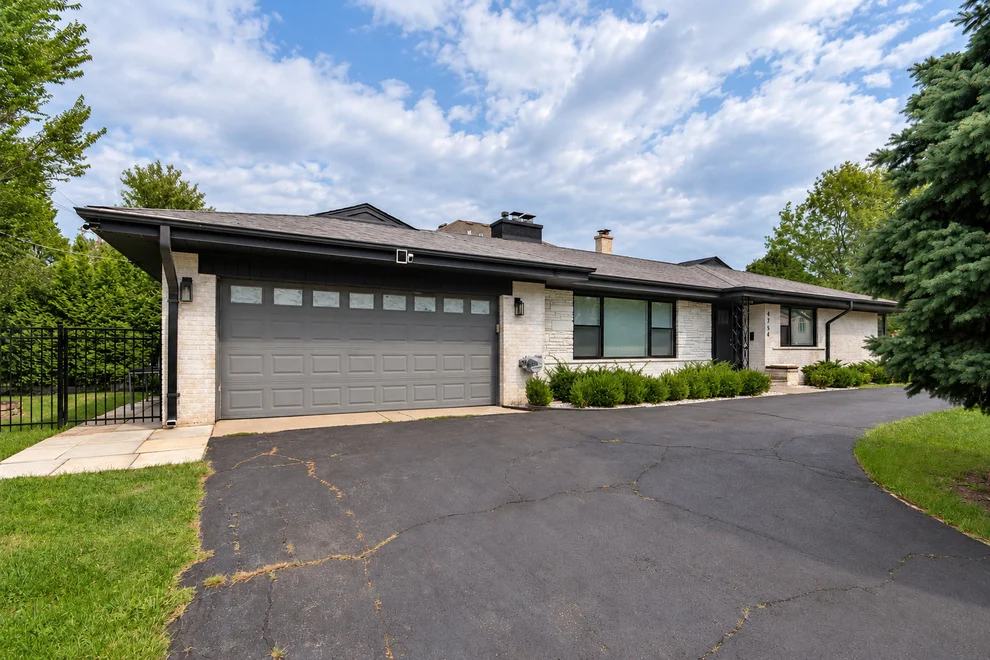 Unit for sale at 4754 W NORTH SHORE Avenue, Lincolnwood, IL 60712