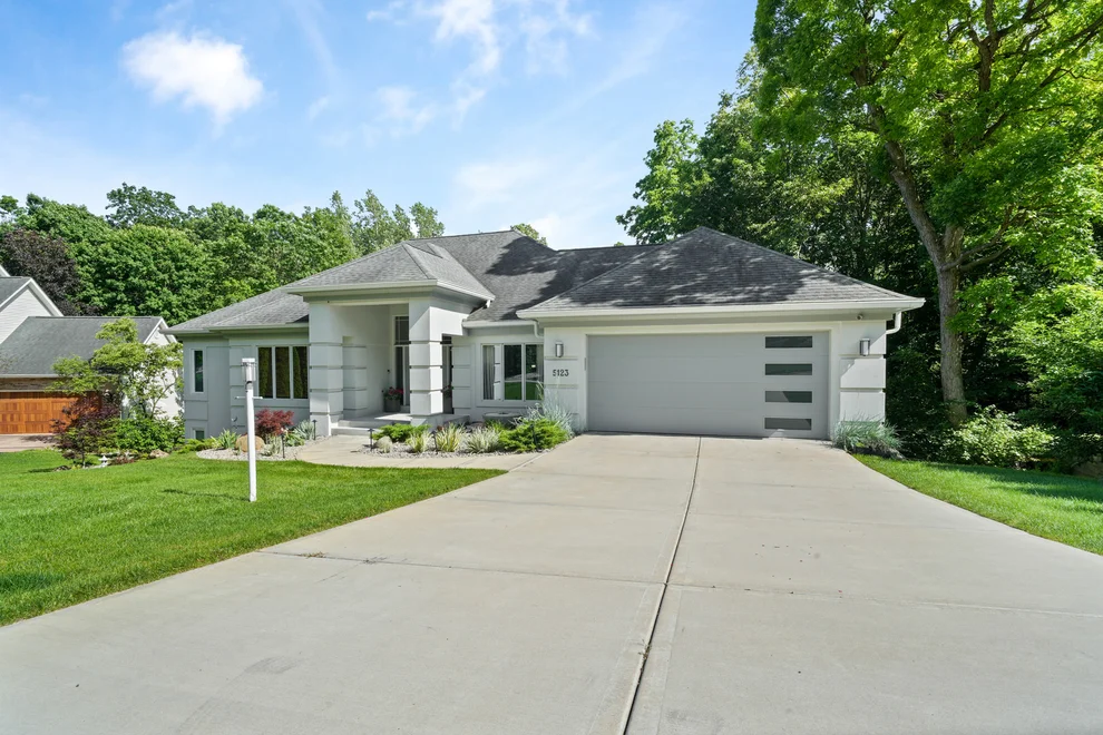 Unit for sale at 5123 Regents Park Road, Rockford, IL 61107