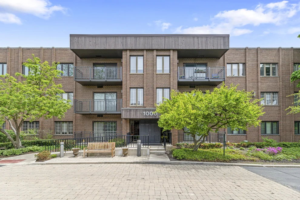 Unit for sale at 1000 Deerfield Road, Highland Park, IL 60035