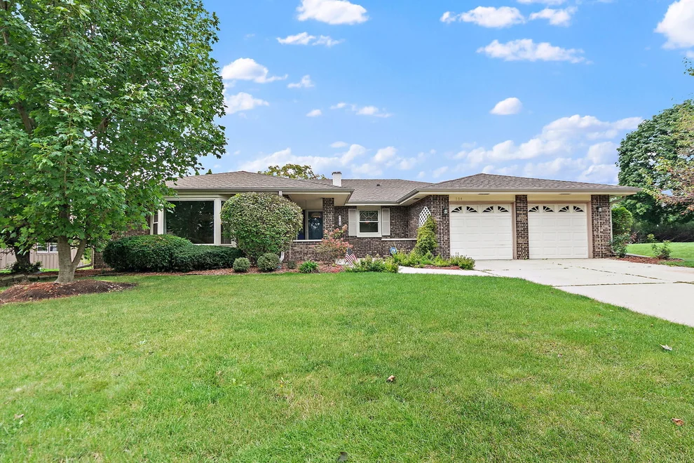 Unit for sale at 104 Millis Lane, Schaumburg, IL 60193