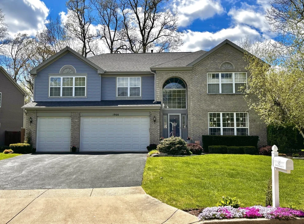 Unit for sale at 1966 S Egret Court, Libertyville, IL 60048