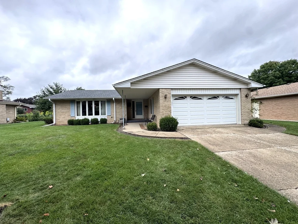 Unit for sale at 1610 E Dogwood Lane, Mount Prospect, IL 60056