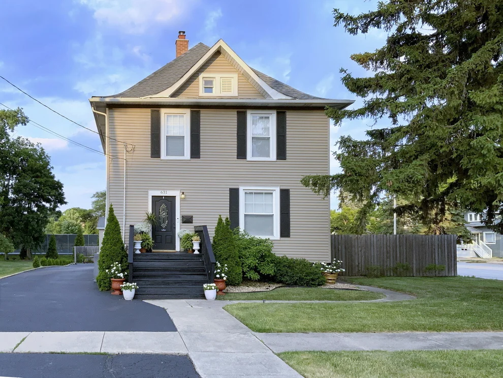 Unit for sale at 631 S Hale Street, Wheaton, IL 60187