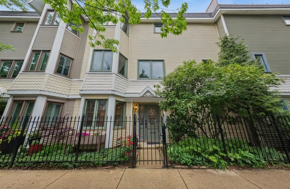 Unit for sale at 3312 N Racine Avenue, Chicago, IL 60657