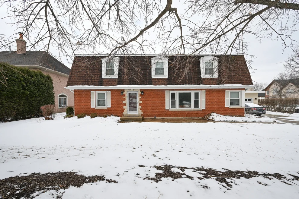 Unit for sale at 360 Erie Circle, Bloomingdale, IL 60108