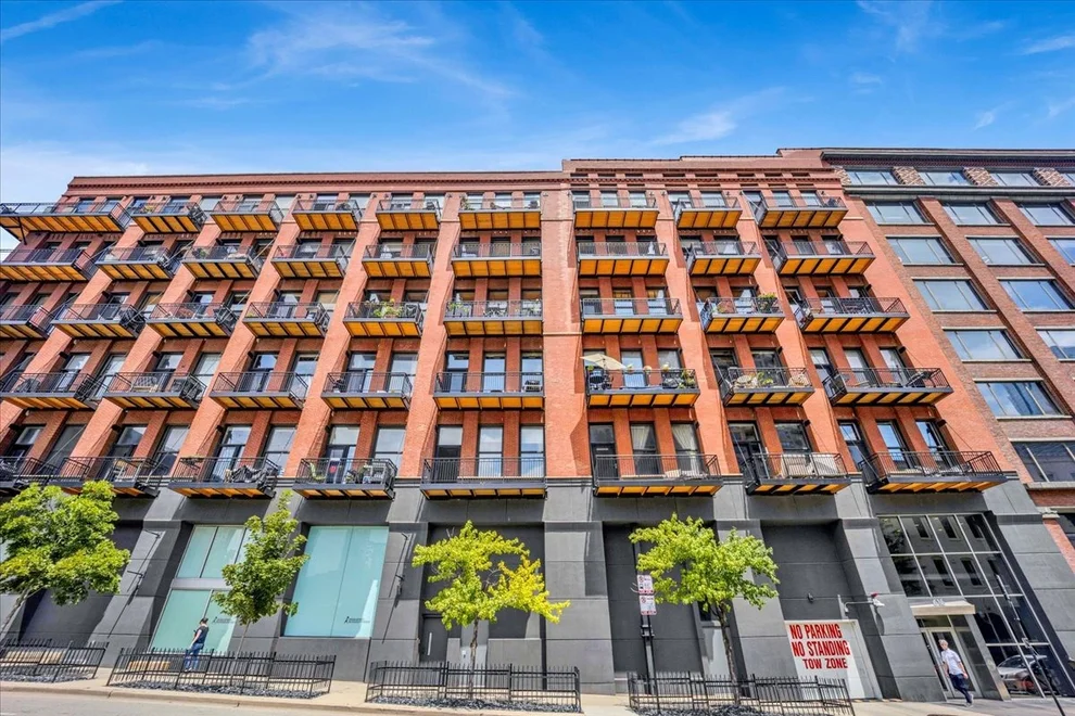 Unit for sale at 616 W Fulton Street, Chicago, IL 60661