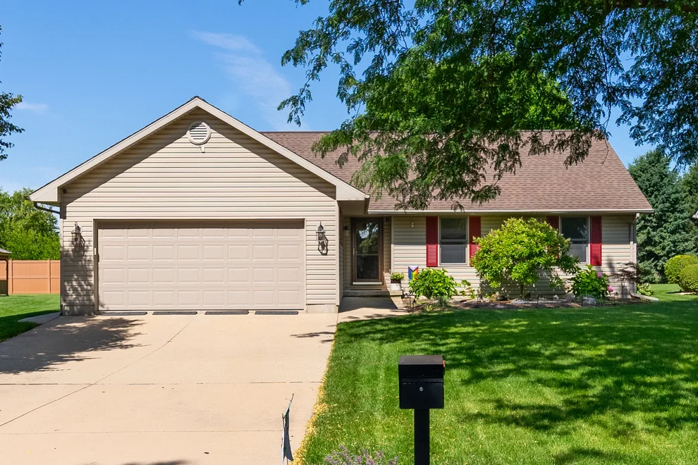Unit for sale at 2738 Becker Drive, Peru, IL 61354