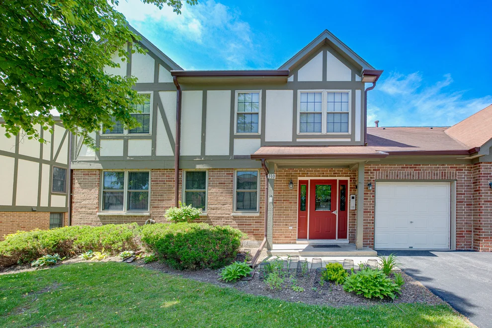 Unit for sale at 310 Carriage Way, Bloomingdale, IL 60108